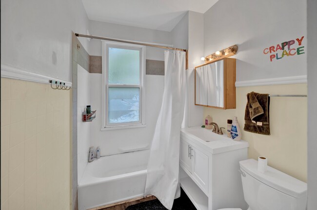 Building Photo - 2137 Maple Ave