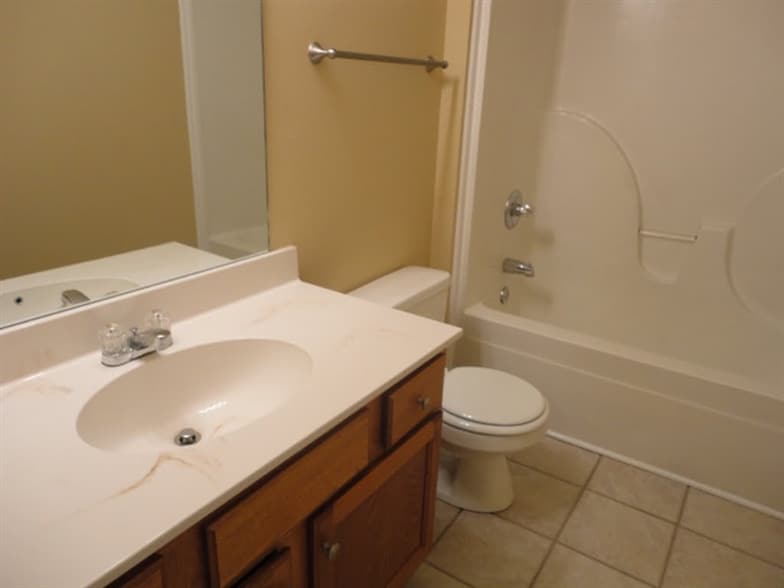 Building Photo - 991 Culverson Ct