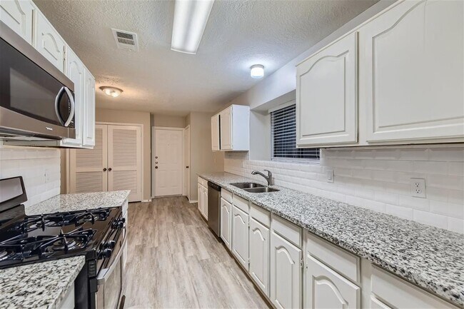 Building Photo - 13423 Birdcall Ln