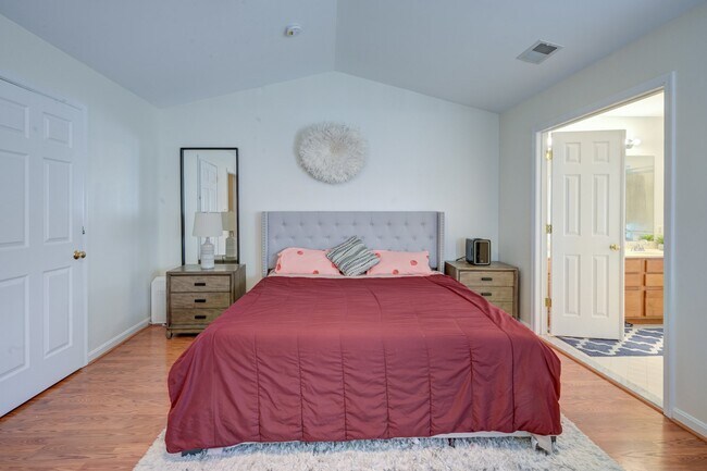 Building Photo - 8827 Montjoy Pl