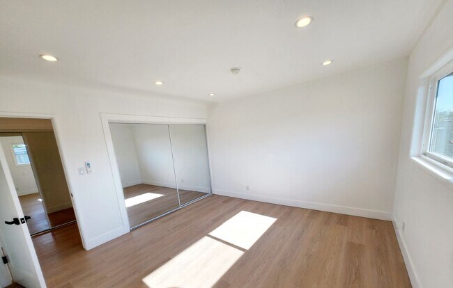 Building Photo - 3810 Bronson Ave