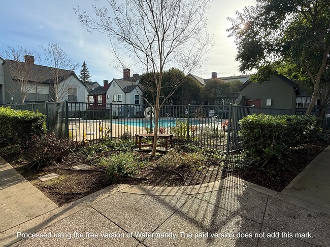 Building Photo - 643 Atherton Pl