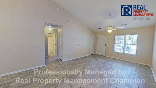 Building Photo - 3 BD/2BA Home with Fenced Back Yard in Azalea Trace - Students Welcome