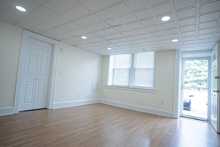 Building Photo - 218 Broad Ave