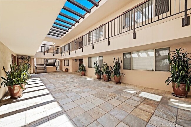 Building Photo - 2037 S Coast Hwy