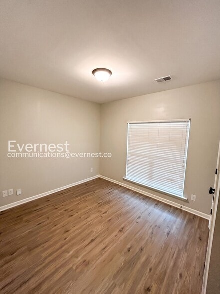 Building Photo - 208 Hampton Dr