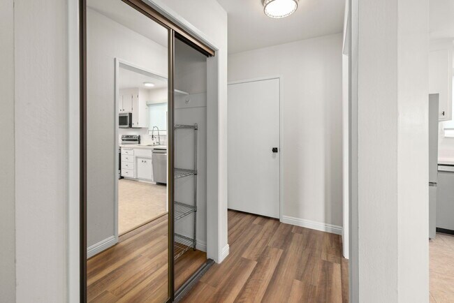 Building Photo - 4096 17th St