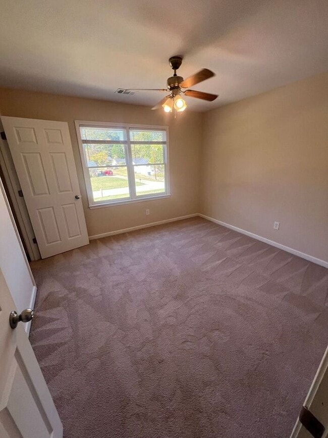 Building Photo - Charming 3 Bedroom, 2 Bath Split-Level Ran...