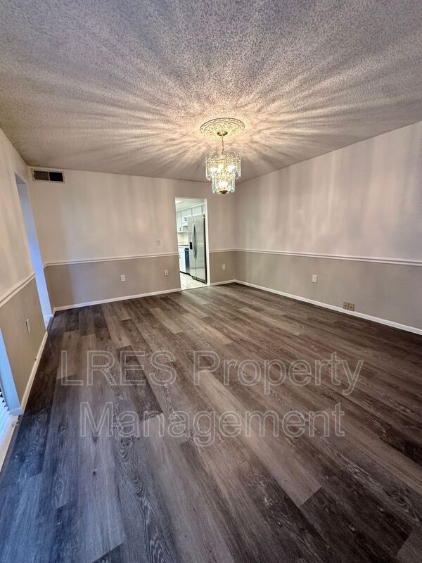 Building Photo - 106 Eastwind Ln