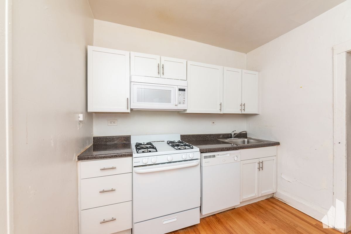 Building Photo - 4101 N Sacramento Ave