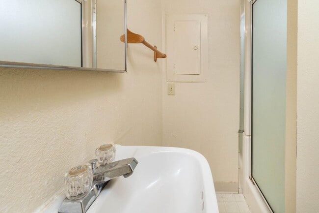 Building Photo - 2640 NE Harvey Ln