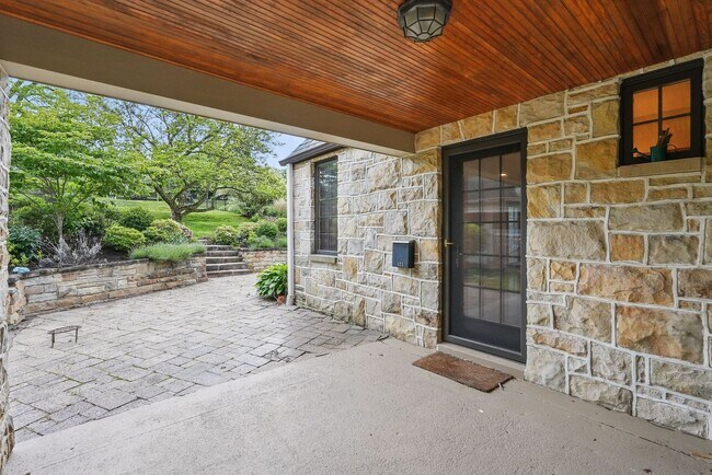 Building Photo - 321 Jefferson Dr