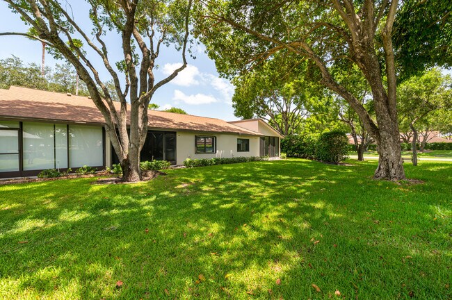 Building Photo - 18615 Breezy Palm Way