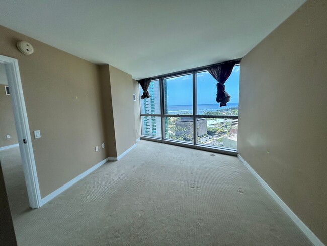 Building Photo - Spacious 2-bedroom, 2-bath with a View in Kakaako!