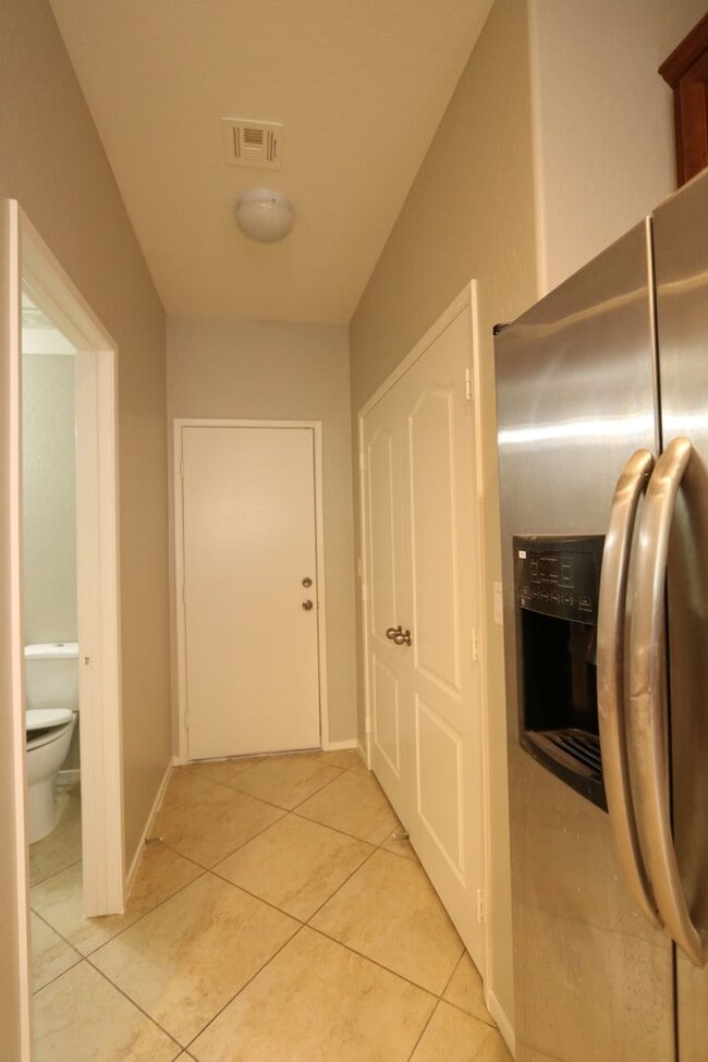 Building Photo - Beautiful 3 Bedroom Home in Southwest