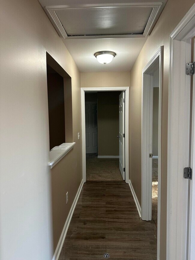 Building Photo - 3933 Pine Ridge Way