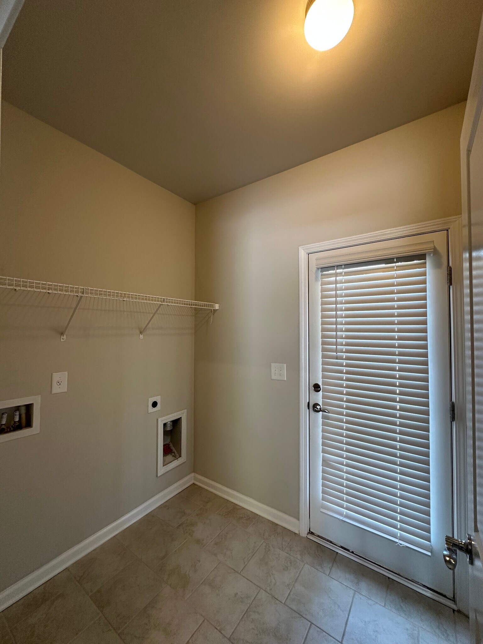 Building Photo - 3040 Regal Crown Dr