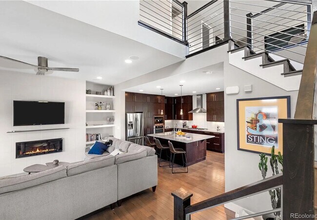 Building Photo - Stunning 4BR House on corner lot in Denver...