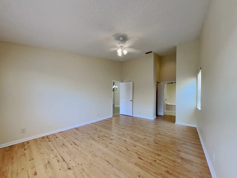 Building Photo - 10162 Aspen Way