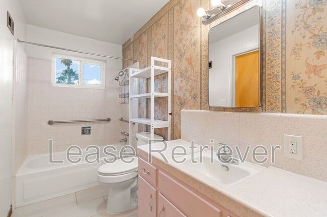 Building Photo - 1265 Slayton Dr