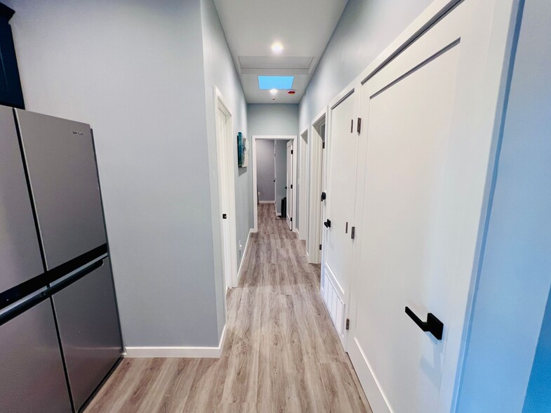 Building Photo - 663 1st Ln