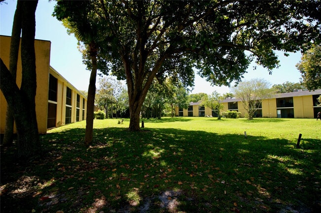 Building Photo - 316 Meadows Cir