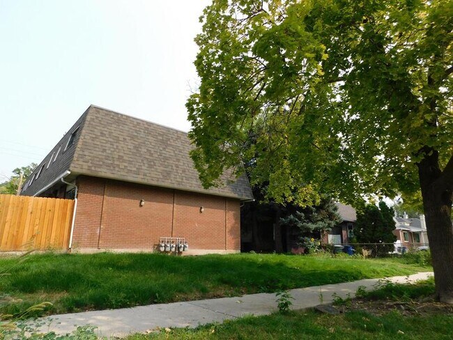 Building Photo - 2289 E Windsor St