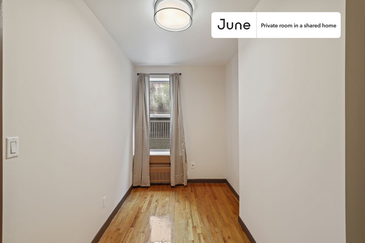Building Photo - Room in Shared 3 bed/1 bath home