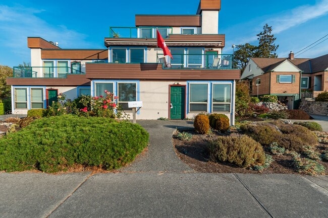 Building Photo - Waterfront Condo with 2 car garage