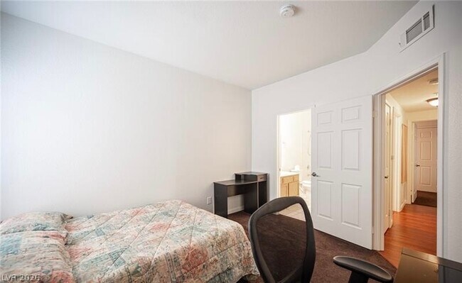 Building Photo - 6480 Annie Oakley Dr