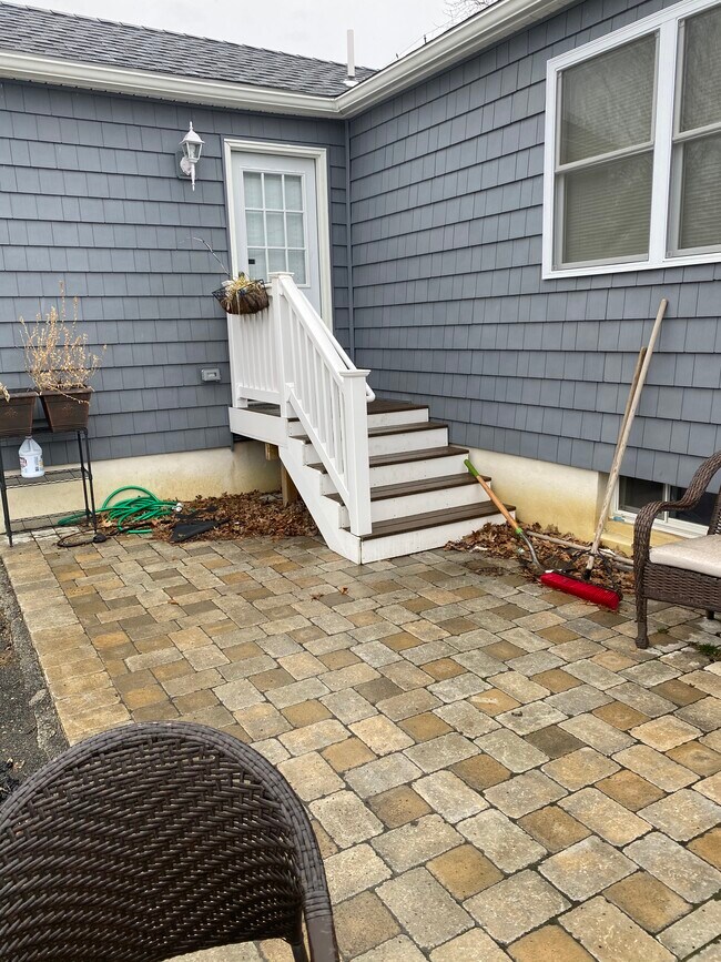 Building Photo - 674 Park Ave