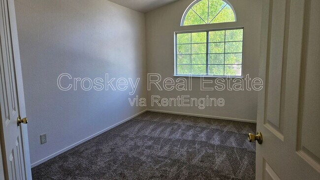 Building Photo - 332 Egret Pl