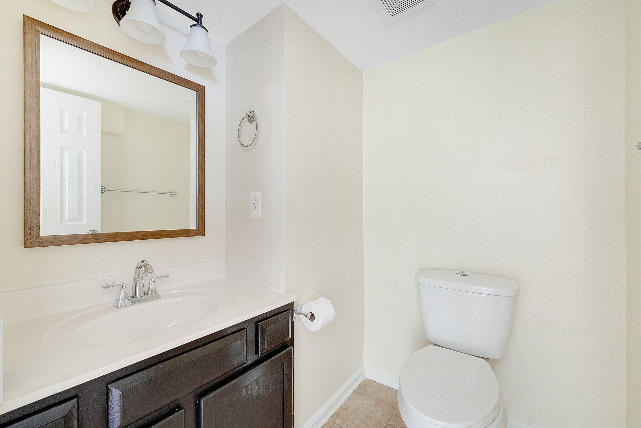 Building Photo - 6119 Oaklawn Ln