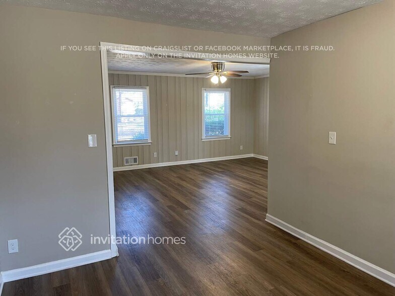 Building Photo - 921 Walnut Cir SW