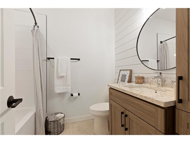 Building Photo - 366 Magnolia Ln