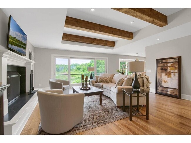 Building Photo - 3465 Deephaven Ave