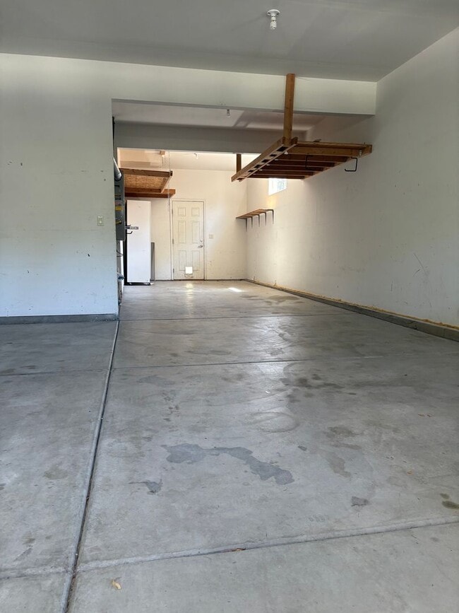 Building Photo - "Luxury Living: Stunning home with marble counter tops & Fireplace!"