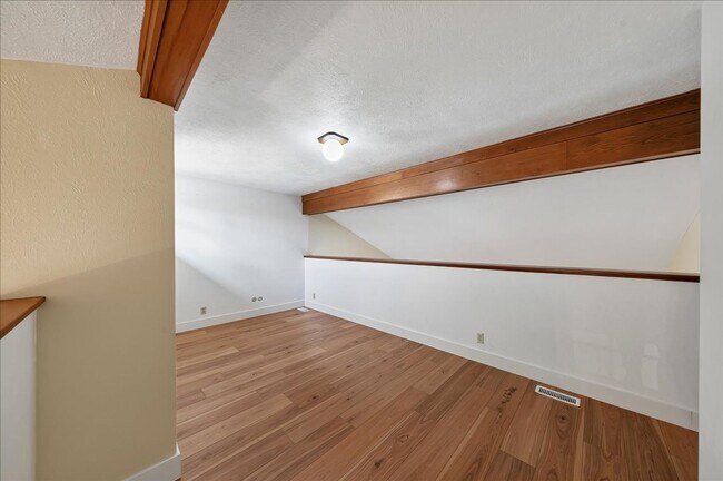 Building Photo - Charming SE Boise Townhome Near the Greenbelt