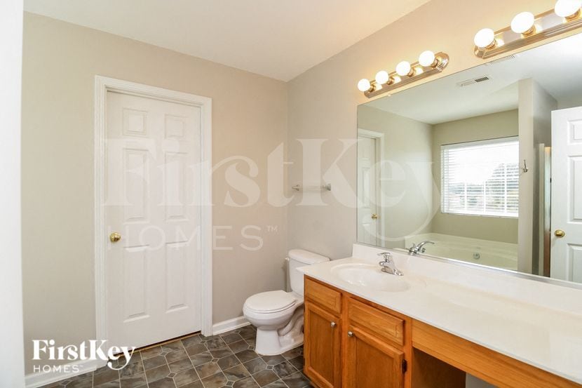 Building Photo - 225 Brycewood Dr