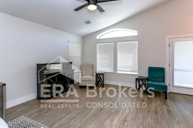 Building Photo - 6110 Melanie Dr