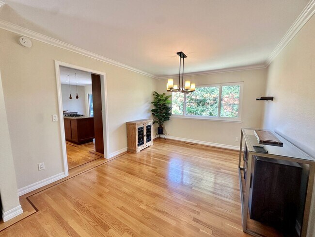 Building Photo - Beautiful San Rafael Home