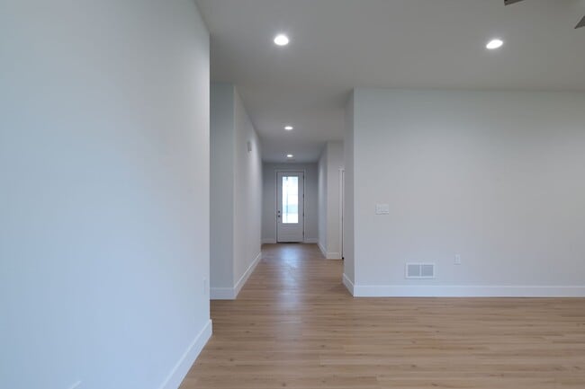 Building Photo - Now Available for Rent – Newly Built Ranch Home in The Horizon