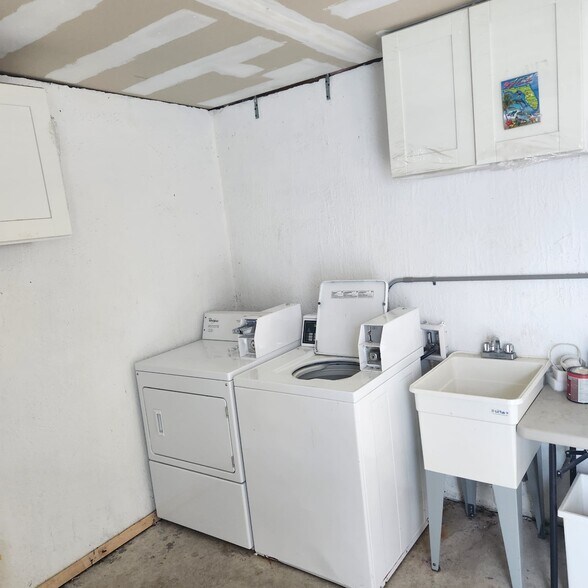 Building Photo - 14550 NE 2nd Ave