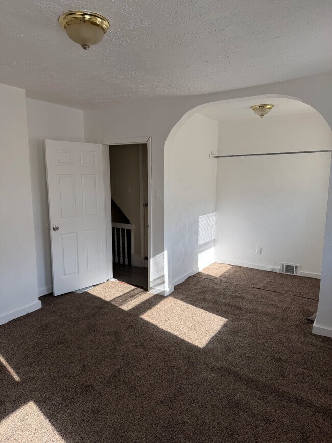 Building Photo - 730 Middle Ave