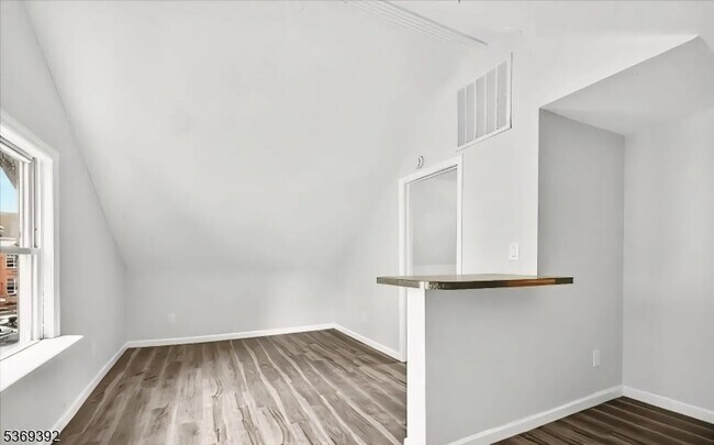 Building Photo - 27 Berkeley Pl