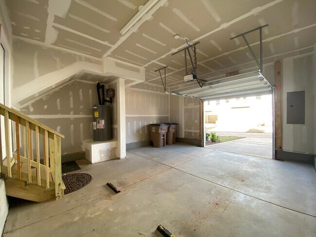 Building Photo - 702 Gimari Dr