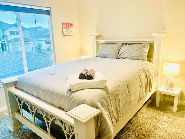 Building Photo - $2828 | 6BR/4BR | Fully Furnished Home in Wolf Ranch Cumbre Vista Neighborhood