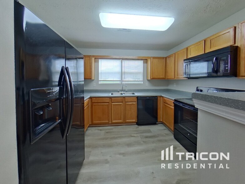 Building Photo - 1400 Meadow Ct