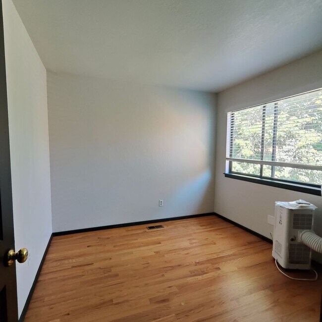 Building Photo - 3BR/2.5BA Townhome for Rent