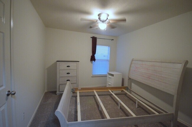 Building Photo - 22206 Hesse Ct